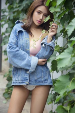 保险女王和他的商机机密