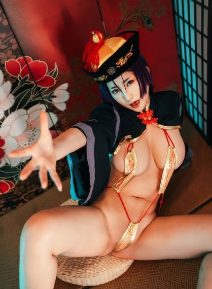 年轻女秘书
