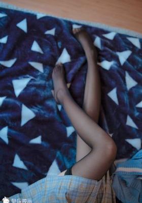 森林里的熊先生在冬眠中