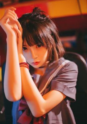 鬓边有朵栀子肥